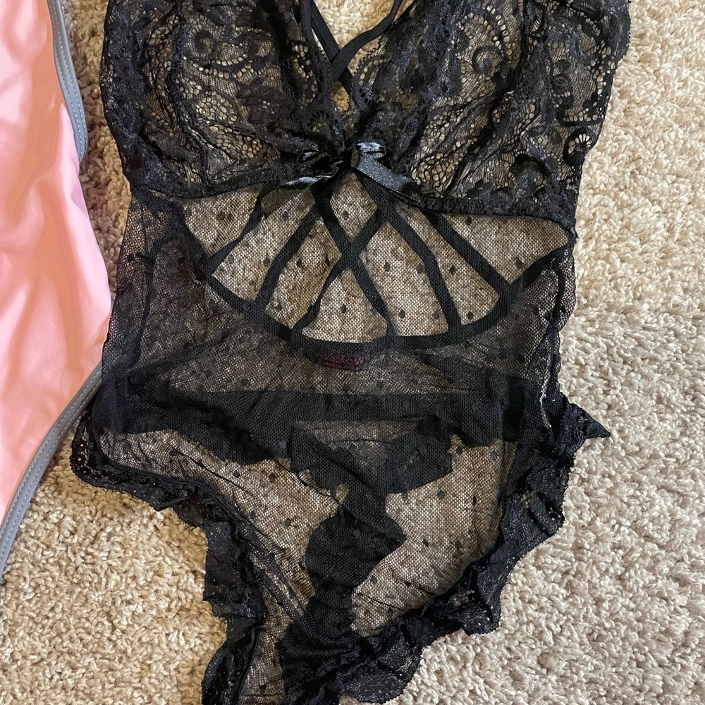 Lingerie bundle - Picture 4 of 6